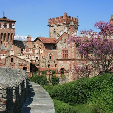 Castello Di Pavone Hotel Pavone Canavese Bagian luar foto