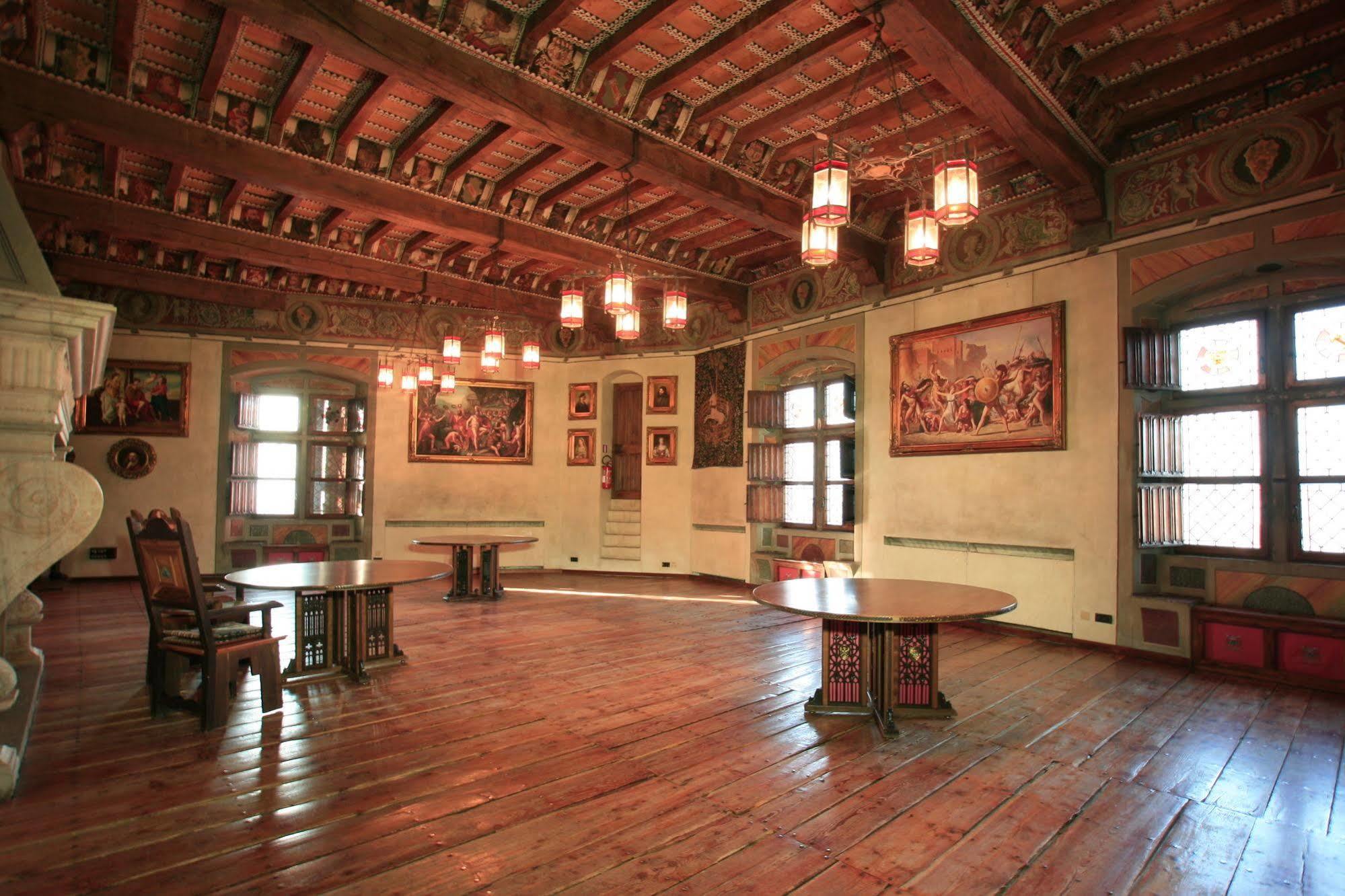 Castello Di Pavone Hotel Pavone Canavese Bagian luar foto