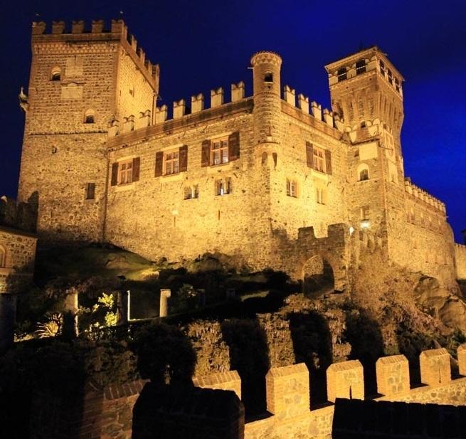 Castello Di Pavone Hotel Pavone Canavese Bagian luar foto